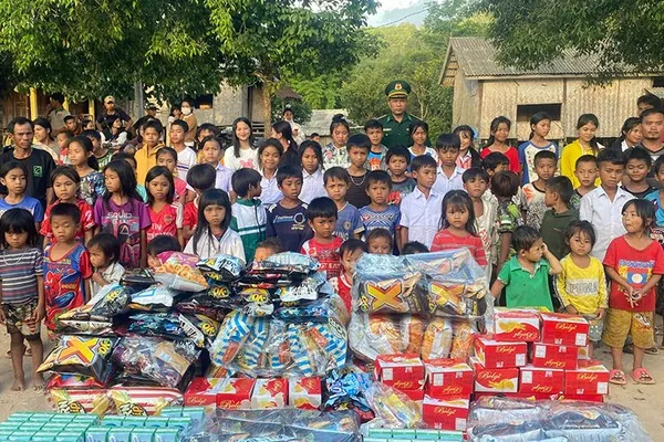 Hình ảnh minh họa gia đình an toàn, bảo vệ trẻ vị thành niên khỏi cờ bạc trực tuyến