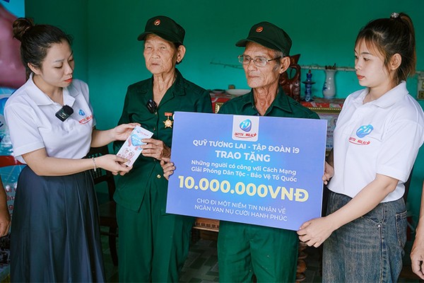 Hình ảnh đội ngũ hỗ trợ khách hàng 24/7 của 32win