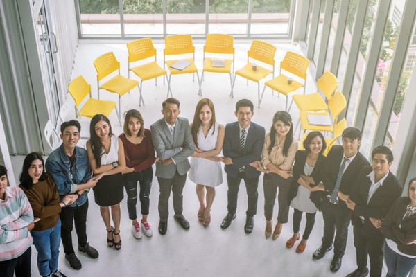 Biểu tượng công bằng trò chơi với xúc xắc và cân công lý