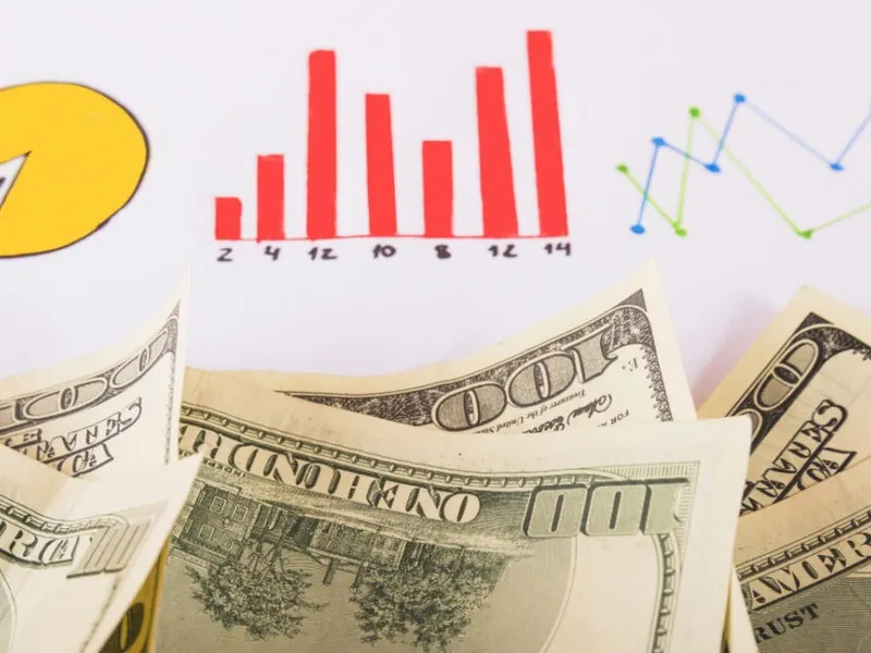 Người chơi đang phân tích chiến lược cá cược thông minh trên 32win